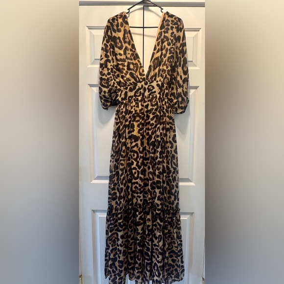 Dresses & Skirts - NWT Leopard Print Maxi Dress